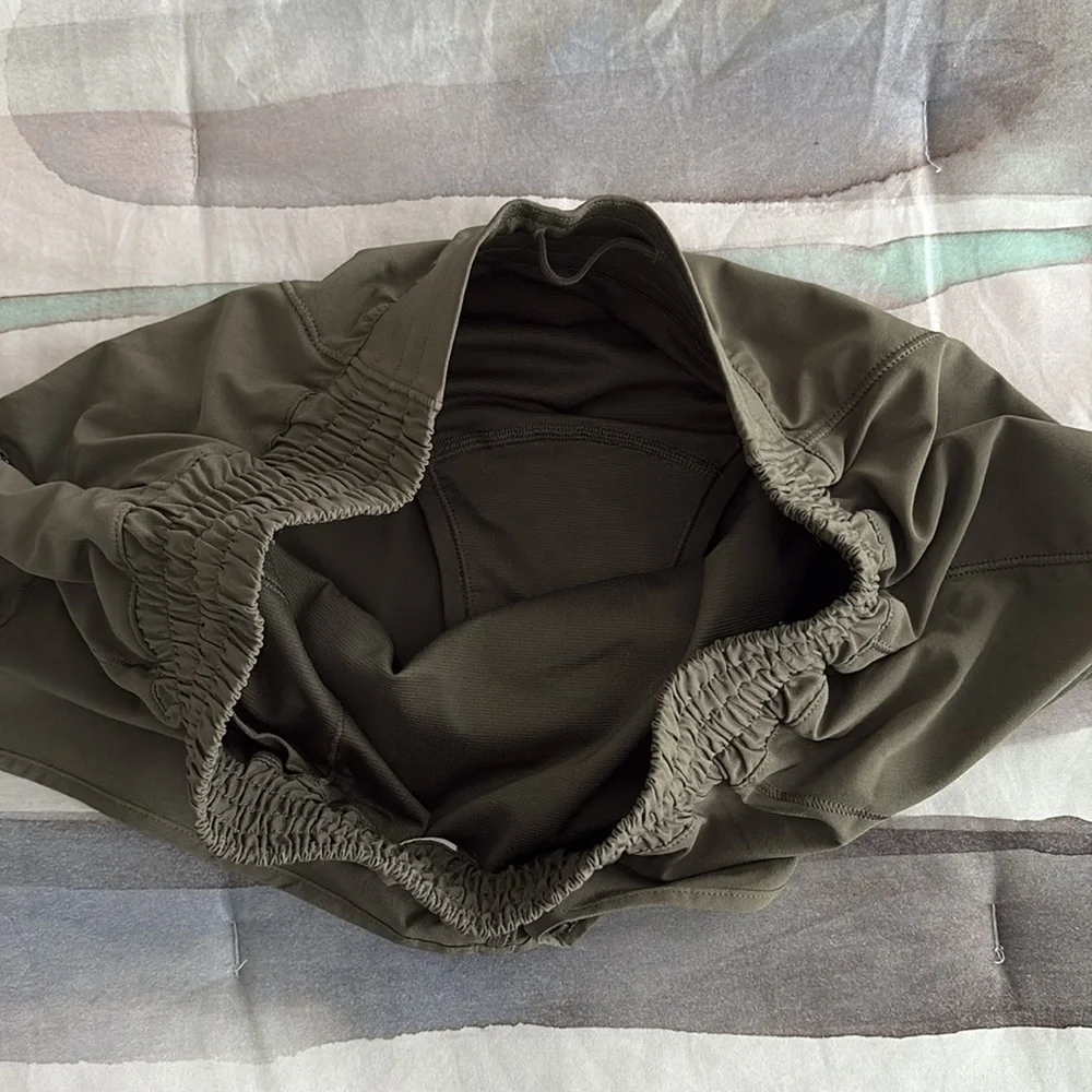 NWOT Lululemon Hotty Hot High Rise Lined Shorts 2.5 - Picture 3 of 5